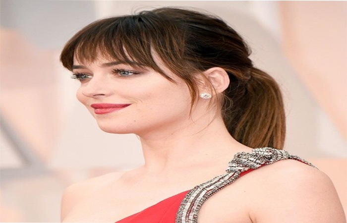 How to Get Dakota Johnson Bangs