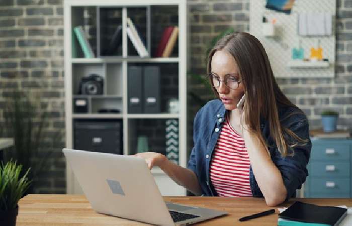 A female contest organizer using contest software with a comprehensive help section and customer support options that help when troubleshooting or addressing participant inquiries 